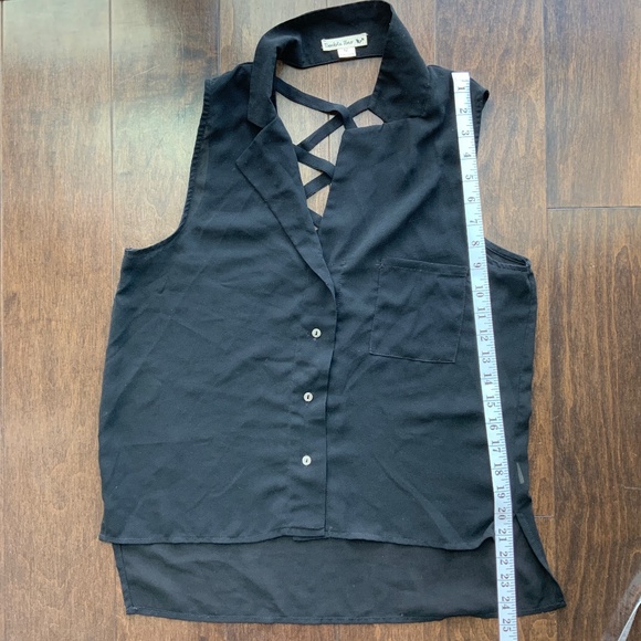 Black Tank Top Buttoned Top with Cutout. Size M. - Picture 5 of 6